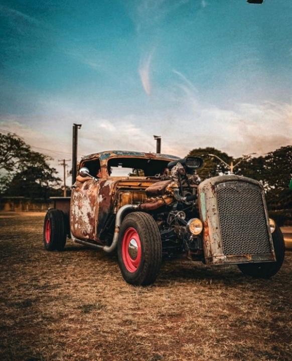 Foto 5 de 7 — Após 10 anos de trabalho, ferroviário coloca nas ruas carro construído com as próprias mãos em Araraquara
